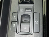 【横滑り防止機能】 車両走行安定補助システム搭載  車が横滑りしそうになった際に、横滑りを防ぐ安全装備が付いています。