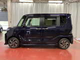 【スマートアシスト搭載車】 衝突回避支援ブレーキ機能(対車両・歩行者)、衝突警報機能(対車両・対歩行者)、誤発信抑制制御機能などの機能で安全な運転をサポートします。