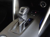 電動パーキングブレーキ・ブレーキホールドを装備してます。ホールド機能は信号待ちが多い一般道で疲労軽減になり、大好評です!