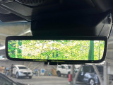 【デジタルインナーミラー】後席の大きな荷物や同乗者で後方が確認しづらい時でも安心!カメラが撮影した車両後方の映像をルームミラー内に表示。クリアな視界で状況の確認が可能です!