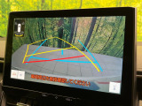 【バックカメラ】駐車時に後方がリアルタイム映像で確認できます。大型商業施設や立体駐車場での駐車時や、夜間のバック時に大活躍!運転スキルに関わらず、今や必須となった装備のひとつです!