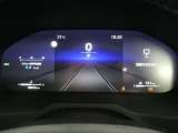 各操作スイッチは使いやすい位置に配置され、とっても見やすいメーターです。夜間時はラグジュアリーな気分にさせてくれる照明が魅力ですので、夜のドライブも楽しみになりますよ♪