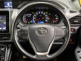【純正革巻きステアリング】上質な革を使用することで、手にしっかり馴染みとても運転しやすいハンドルです♪