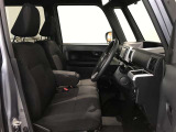 高いホールド性で運転姿勢が安定します。長距離ドライブでも疲れにくいのが魅力です。快適なドライビングライフをお送りください♪