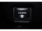 音声と映像が1本のケーブルで伝送できる便利なHDMIを装備しています。iPhoneやスマートフォンの画面と全く同じ画面がカーナビの画面に表示されるので、地図アプリや動画などのミラーリングが可能です。