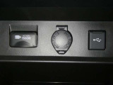 【電源コンセント】非常時やキャンプなどに役立つAC100V/1500Wコンセント付きです。