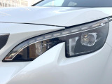 ●LEDヘッドライト:夜間走行時も良好な視界を確保し安心して運転できる高輝度LEDヘッドライトを装備!点灯速度が早く、消費電力も抑えられています。