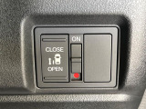 【パワースライドドア】スマートキーや運転席のスイッチでスライドドアの開閉が可能♪電動だから力を入れてドアを開ける必要が無く、小さいお子様でも、重い荷物を持っている時もラクに開け閉めできます♪
