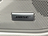 【BOSEサウンドシステム】メーカーオプションの高品位サウンドシステムを搭載。専用のチューニングが施された大小様々なスピーカーから良質なサウンドが奏でられ、臨場感あふれる音響空間を演出します。