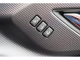 運転席のポジションを2つ、記憶させることができます。ボタンを押すと設定したポジションに電動で移動します。