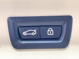 【パワーバックドア】スマートキーや運転席のボタンを押すだけでリアゲートが自動で開閉します!荷物を持っている時や、高い位置にあるバックドアを閉める際に便利な機能です♪