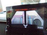 ☆両サイドビューです!左右両サイドに設置されたカメラからの映像を表示し、車両側方の安全確認や狭い小路での接触回避などの操作を補助するモードです。