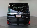 バックカメラが付いているので後方確認が非常にしやすいです。今や運転初心者も熟練者も必須装備!ついていて損はないですね♪