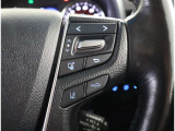 運転中、オーディオの操作をしてて、ハッとしたことはありませんか?ステアリングスイッチは、運転中でもハンドルでオーディオの操作が可能です。