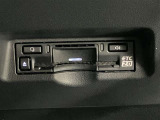 高速道路で便利な【ETC2.0】を装備しています。光ビーコン搭載で渋滞情報などナビゲーションと連動することで機能も充実いたします。他、観光施設に立ち寄るための高速料金割引サービス等もございます。