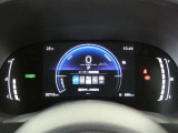 とっても見やすいメーターです。夜間時はラグジュアリーな気分にさせてくれる照明が魅力ですので、夜のドライブも楽しみになりますよ♪