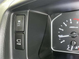 運転席まわりです。 各操作スイッチは使いやすい位置に配置されてます。