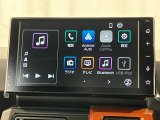 【9インチスマホ連携ディスプレイオーディオ】 対応しているスマホアプリを大画面で使えます!フルセグテレビやラジオの視聴、Bluetooth接続による音楽鑑賞、ハンズフリー通話なども利用可能です。