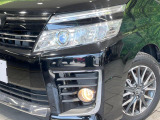 【LEDヘッドライト】悪天候や夜間走行時も良好な視界を確保し安心して運転できる高輝度LEDヘッドライトを装備!点灯速度が早く、消費電力も抑えられています。