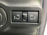 【両側パワースライドドア】スマートキーや運転席のスイッチで後席両側スライドドアの開閉が可能♪電動だから力を入れてドアを開ける必要が無く、小さなお子様でも簡単に開け閉めでき快適です♪