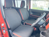 運転席まわりには十分なスペースがあり、大柄な方でもゆったり運転していただける環境です。