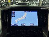ディスプレイオーディオやカーナビは、現代のドライブにおいて欠かせない装備のひとつです。初めての場所でも迷いにくく、快適なルート案内で運転をサポートします。移動中のエンターテインメント性も高まります。