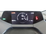 視線を前方に誘導する、トップマウントメーターを起点とし、安全確認がしやすく、運転に集中できる構成に。最大限走りの良さを楽しむことができます。