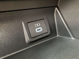 充電用USB端子付き。スマートフォンなどの充電に便利です。