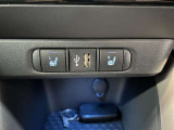 運転席・助手席シートヒーター装備☆  座面と背もたれをすばやく温めるシートヒーターを内蔵。身体を直接温めることができます。 寒い時期には嬉しいアイテムですね♪