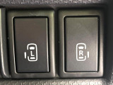 【両側パワースライドドア】スマートキーや運転席のスイッチで後席両側スライドドアの開閉が可能♪電動だから力を入れてドアを開ける必要が無く、小さなお子様でも簡単に開け閉めでき快適です♪