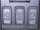 両側電動スライドドアを装備しております。
