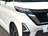 【LEDヘッドライト】悪天候や夜間走行時も良好な視界を確保し安心して運転できる高輝度LEDヘッドライトを装備!点灯速度が早く、消費電力も抑えられています。