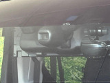 【トヨタセーフティセンス】走行中に前方の車両等を認識し、衝突しそうな時は警報とブレーキで衝突回避と被害軽減をアシスト。より安全にドライブをお楽しみいただけます。