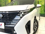 【LEDヘッドライト】悪天候や夜間走行時も良好な視界を確保し安心して運転できる高輝度LEDヘッドライトを装備!点灯速度が早く、消費電力も抑えられています。