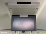 【フリップダウンモニター】大画面モニターで後席でもエンタメをお楽しみいただけます。小さなお子様にも大人気の装備です♪