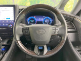 インテリアに合わせたデザインのステアリングは、運転される方のことも考え、運転しやすい形状、大きさです。是非一度、実際に触ってお確かめください。