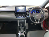 運転席は見やすく整理され、ナビも美しく装着され操作性にも優れています!