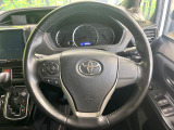 【純正革巻きステアリング】上質な革を使用することで、手にしっかり馴染みとても運転しやすいハンドルです♪