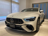 AMGを象徴するパナメリカーナグリルを採用。縦に並んだルーバーが精悍なフロントフェイスを形成し、GT 63 Sならではのスポーティで力強い存在感を演出しています。