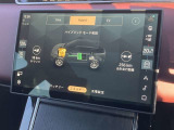 【PHEV】モーターのみでの走行が可能です。15kWhのリチウムイオンバッテリーを搭載。「ダイナミック」「コンフォート」「エコ」「オフロードモード」など複数の走行モードを選択できます。