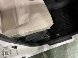 痛みの出やすい運転席シートの角、フロアマット、座面、ともに良好です
