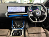 コックピットは、BMWらしくセンター・コンソールがドライバーに向けて傾けられた設計になっています。