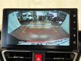 【バックカメラ】 駐車時に車両後方の様子を見ることができるので、運転の不安を軽くします。