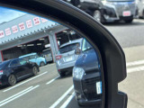 【BSM】ブラインドスポットモニター(BSM)は、死角にいる車両をセンサーで検知し、ドライバーに注意を促すことで、安全な車線変更をサポートします。