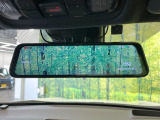 【デジタルインナーミラー】後席の大きな荷物や同乗者で後方が確認しづらい時でも安心!カメラが撮影した車両後方の映像をルームミラー内に表示。クリアな視界で状況の確認が可能です!