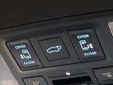 【パワーバックドア】スマートキーや運転席のボタンを押すだけでリアゲートが自動で開閉します!荷物を持っている時や、高い位置にあるバックドアを閉める際に便利な機能です♪