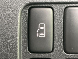 【パワースライドドア】スマートキーや運転席のスイッチでスライドドアの開閉が可能♪電動だから力を入れてドアを開ける必要が無く、小さいお子様でも、重い荷物を持っている時もラクに開け閉めできます♪