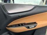 ウィンドウスイッチまわり『使用頻度が多い運転席側のスイッチまわり。目立つ傷もなく綺麗な状態を保っています。』