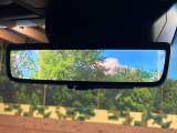 【デジタルインナーミラー】後席の大きな荷物や同乗者で後方が確認しづらい時でも安心!カメラが撮影した車両後方の映像をルームミラー内に表示。クリアな視界で状況の確認が可能です!