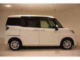 運転席側の真横からのサイドフォルム、シンプルで飽きのこないスタイリッシュなスタイルですね!乗降しやすそうなのがわかります。